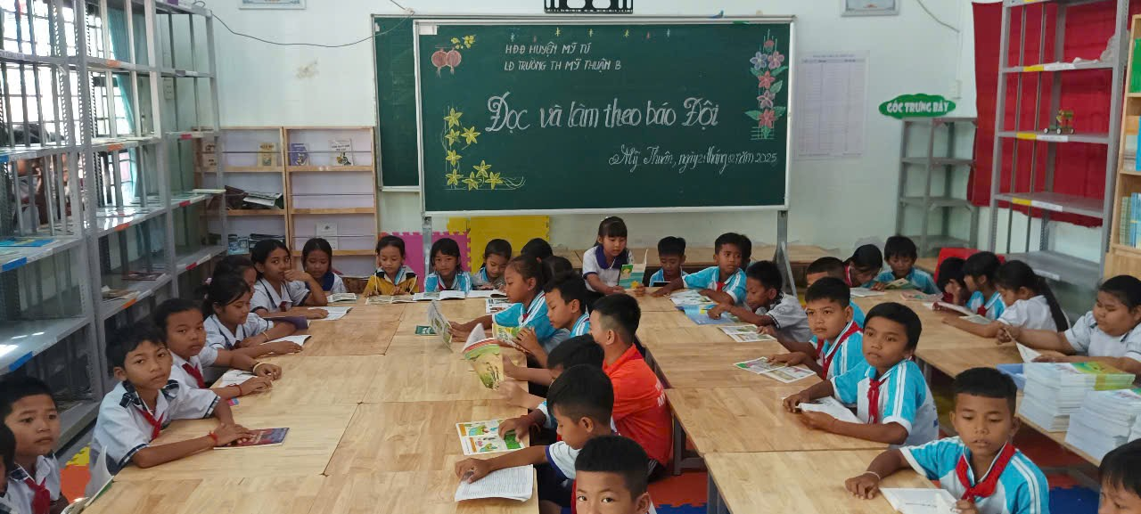 LIÊN ĐỘI TƯỜNG TIỂU HỌC MỸ THUẬN B ĐỌC VÀ LÀM THEO BÁO ĐỘI